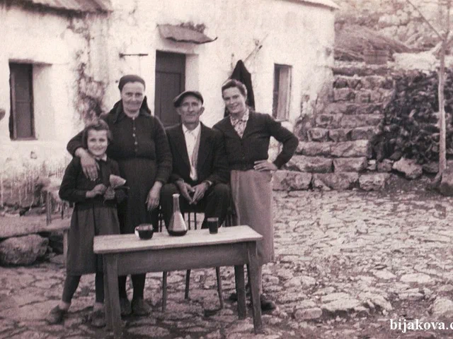 1957. garmaz j. sa obitelji 2306