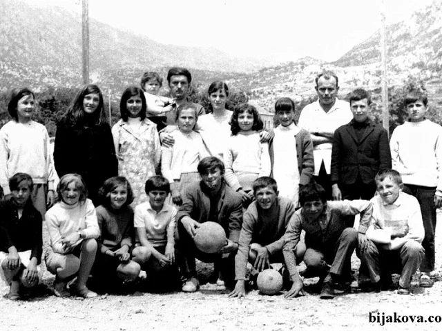 1970. 71. viii. raz. ucit. momcilo pijanovic i ivan santic 2350
