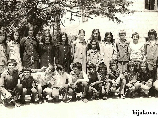 1974. 75. vi. i viii. raz. ucit. ana kujundzic 2352
