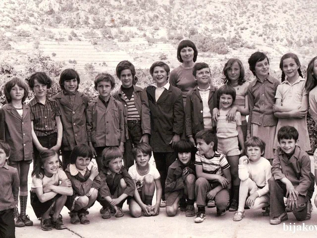1976. nizi razredi ucit. mirjana popadic 2353